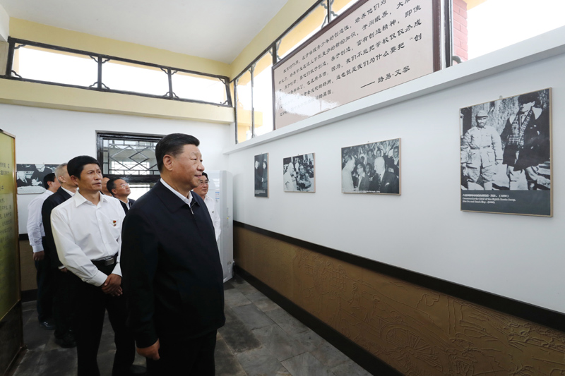 8月19日至22日，中共中央總書(shū)記、國家主席、中央軍委主席習近平在甘肅考察。這是20日下午，習近平在張掖市山丹培黎學(xué)校參觀(guān)學(xué)校創(chuàng  )辦人路易·艾黎故居。