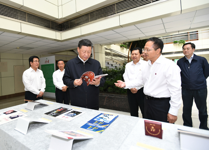 8月19日至22日，中共中央總書(shū)記、國家主席、中央軍委主席習近平在甘肅考察。這是21日下午，習近平在讀者出版集團有限公司考察。